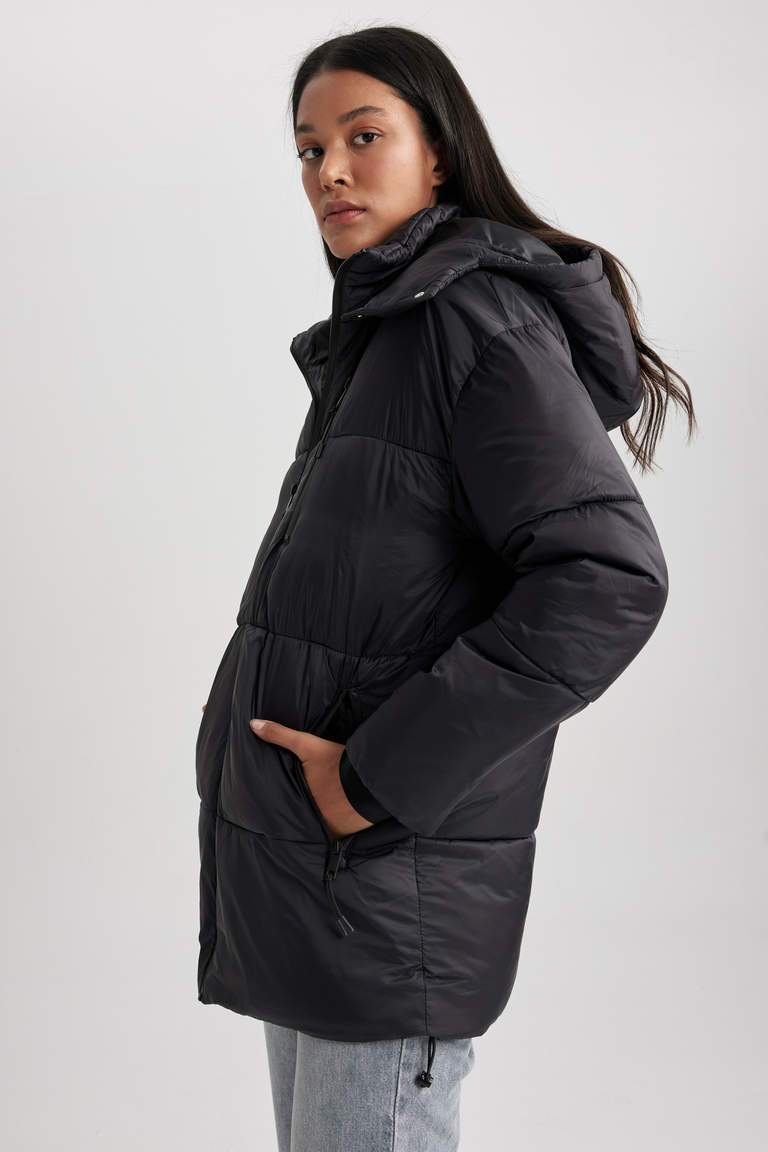 Black WOMAN Waterproof Relax Fit Hooded Puffer Jacket 2825357 | DeFacto