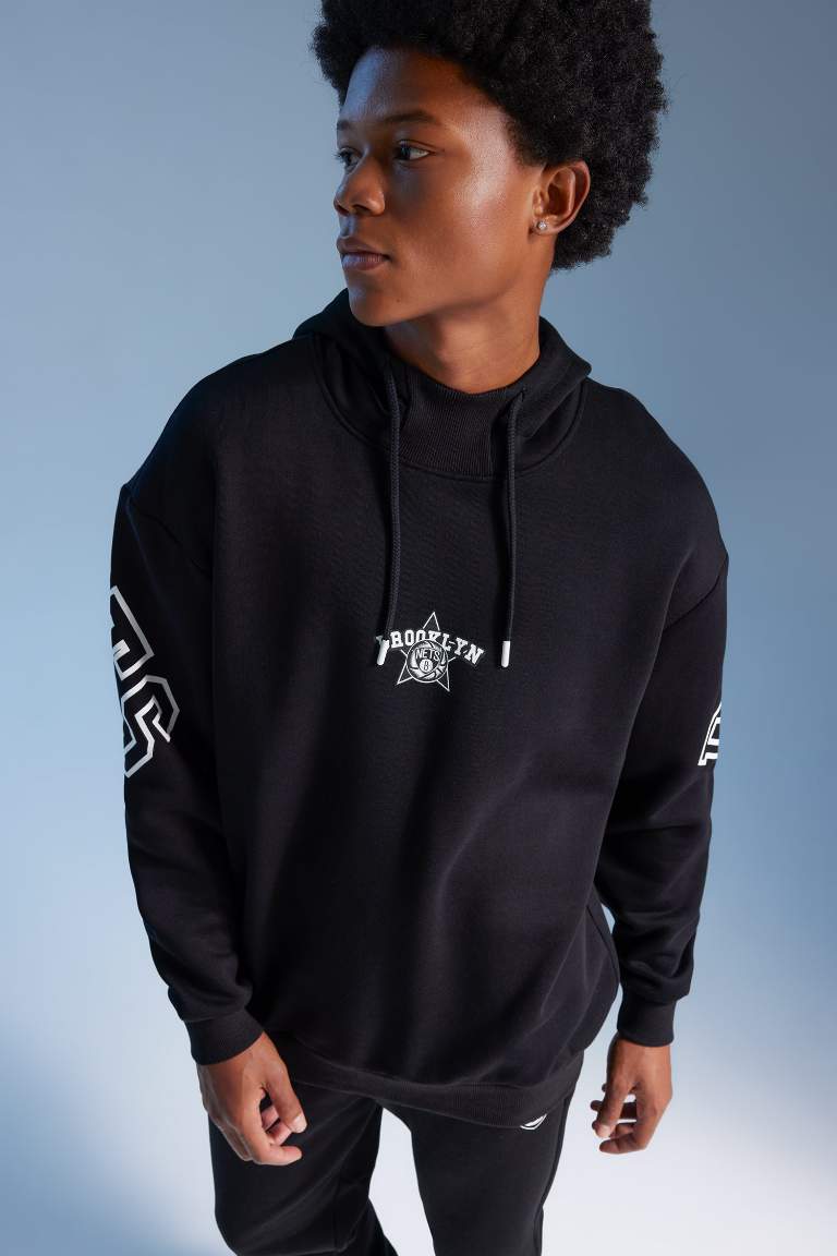 DeFactoFit NBA Brooklyn Nets Boxy Fit Kapüşonlu Sırt Baskılı Kalın Sweatshirt