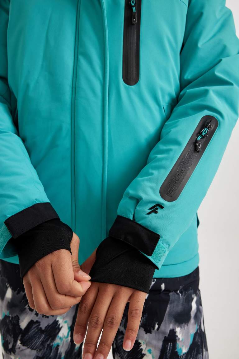DeFactoFit Kayak Montu Su İtici Rüzgar Geçirmez Slim Fit Dar Kesim Kapüşonlu Fermuarlı Cepli Ultra Korumalı