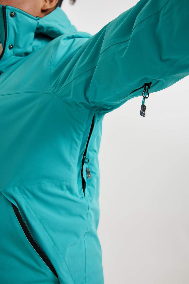 DeFactoFit Kayak Montu Su İtici Rüzgar Geçirmez Slim Fit Dar Kesim Kapüşonlu Fermuarlı Cepli Ultra Korumalı