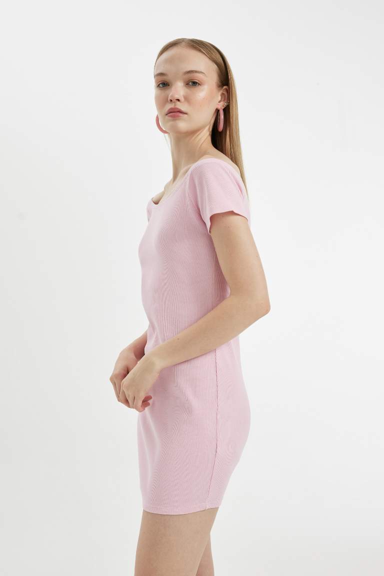 Mini-Robe Moulante Bodycon Camisole à Bretelles Fines