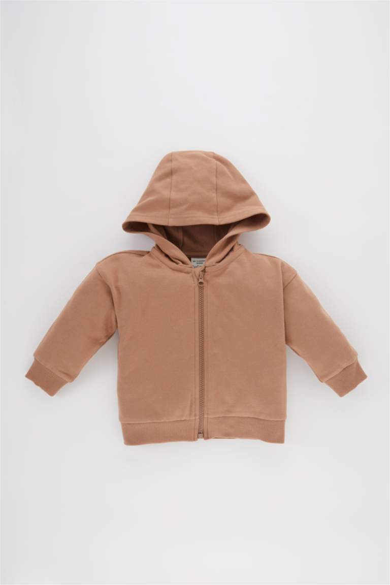 سويتر ولادي قماش رقيق بقصة عادية