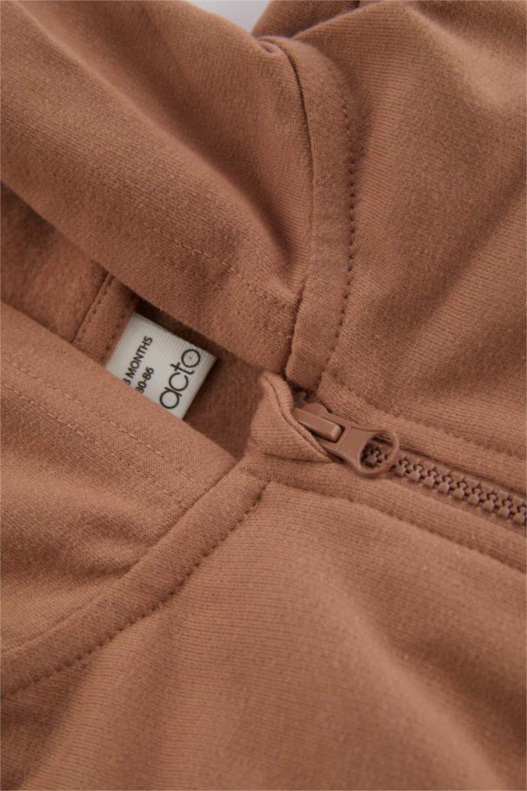 سويتر ولادي قماش رقيق بقصة عادية