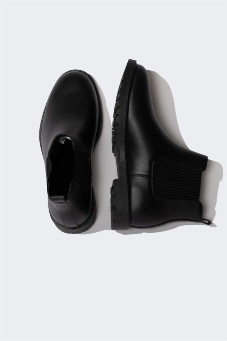 بوت رجالي جلد صناعي بكعب مسطح بدون رباط