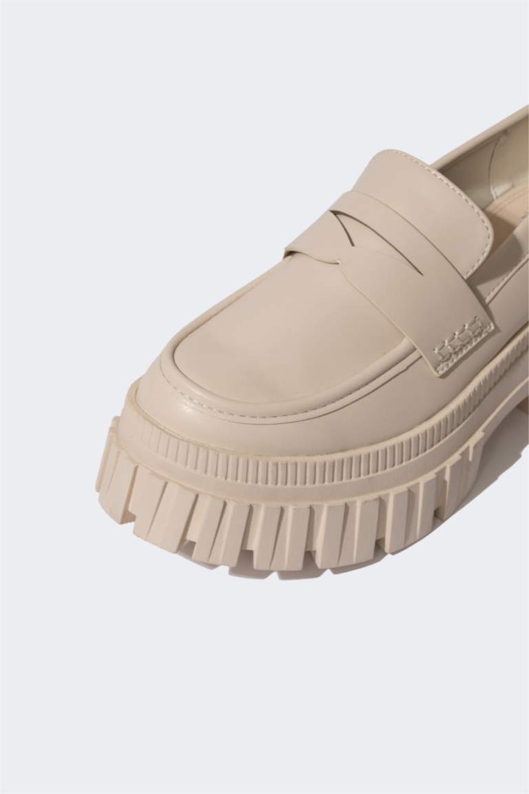 Әйелдерге классикалық аяқ киім