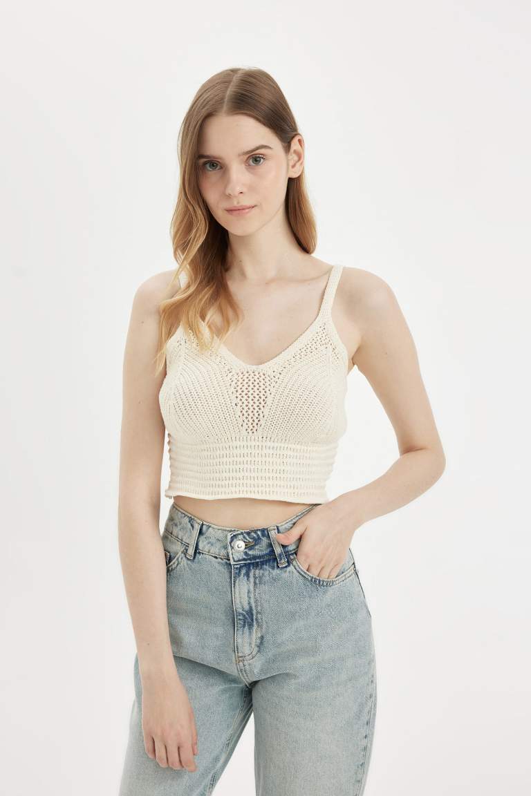 Slim Fit V-Neck Knitted Crop Top