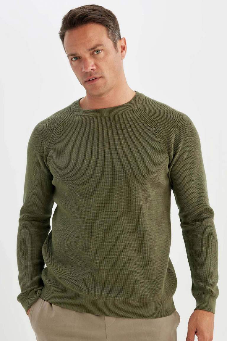 Standard Fit Crew Neck Basic Knitted Pullover