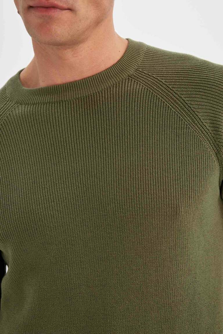 Standard Fit Crew Neck Basic Knitted Pullover