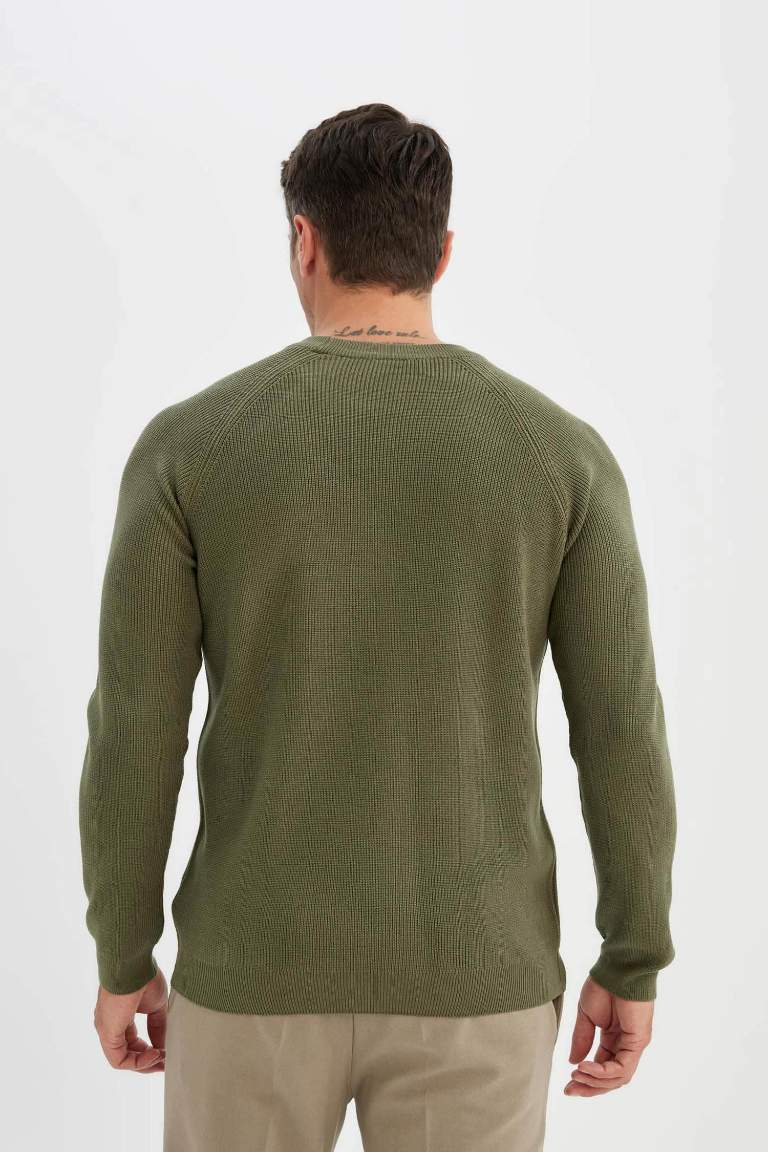 Standard Fit Crew Neck Basic Knitted Pullover