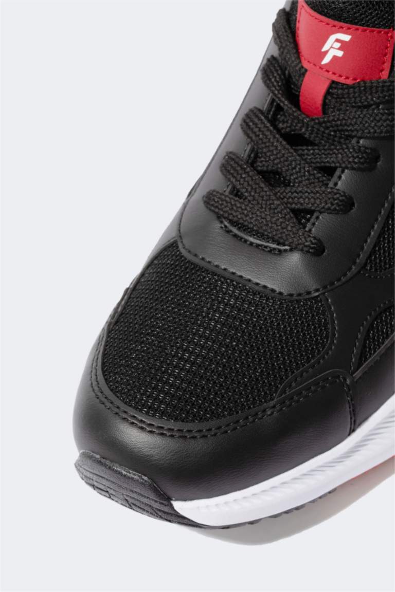 حذاء رياضي رجالي برباط