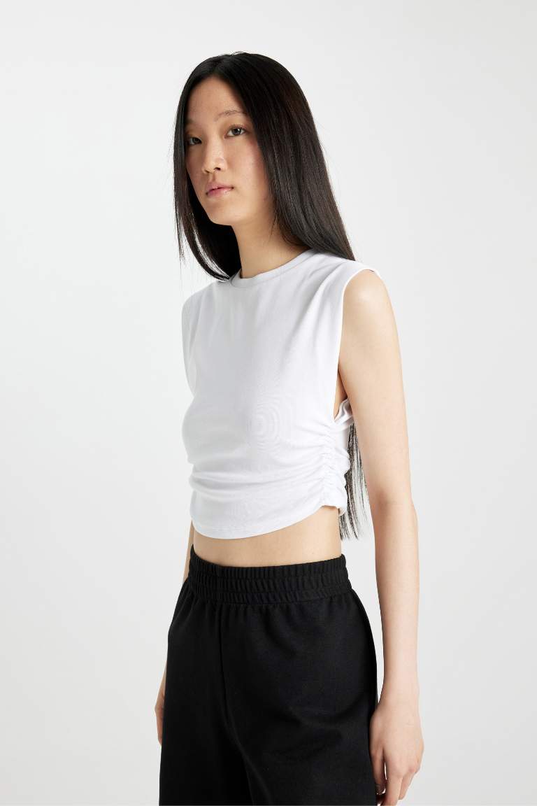 Slim Fit Crew Neck Sleeveless Crop Top