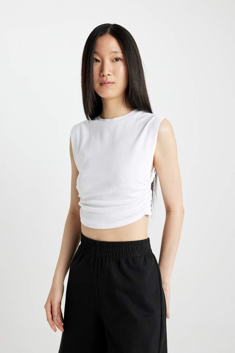 Slim Fit Crew Neck Sleeveless Crop Top