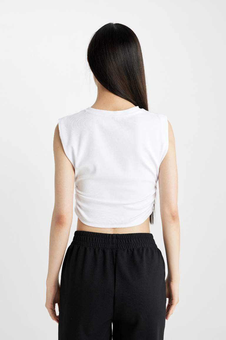 Slim Fit Crew Neck Sleeveless Crop Top