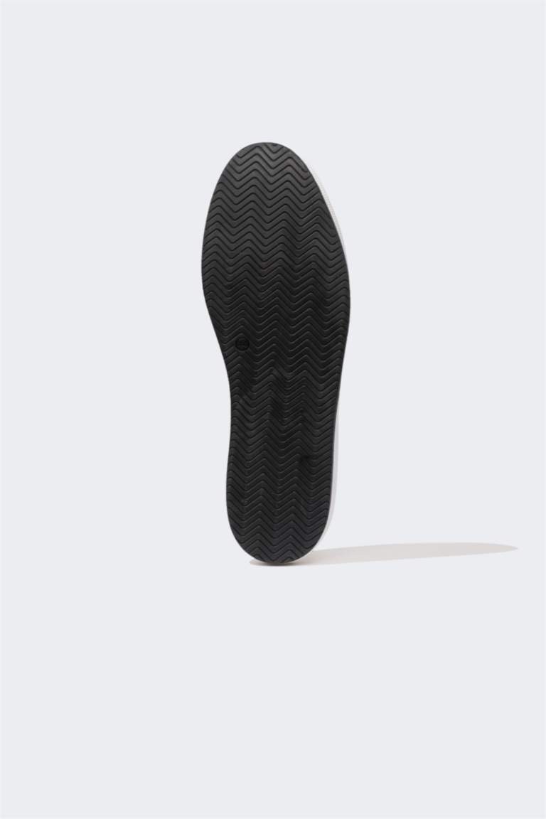 Men Flat Sole Lace-up Faux Leather Sneaker
