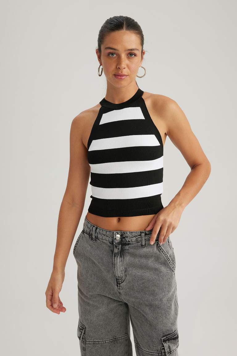 Slim Fit Halter Collar Sleeveless Tank Top