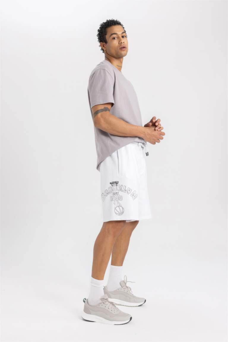 Standard Fit Thin Sweatshirt Fabric Short Leg Shorts