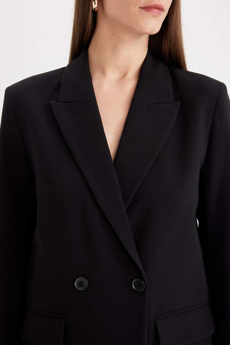 	Oversize Geniş Kalıp Kruvaze Yaka Düğmeli Blazer Ceket