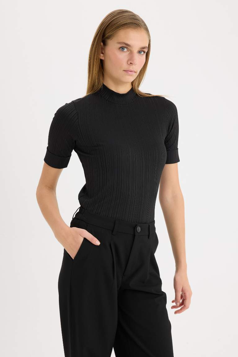 Regular Fit Half Turtleneck Camisole Short Sleeve T-Shirt