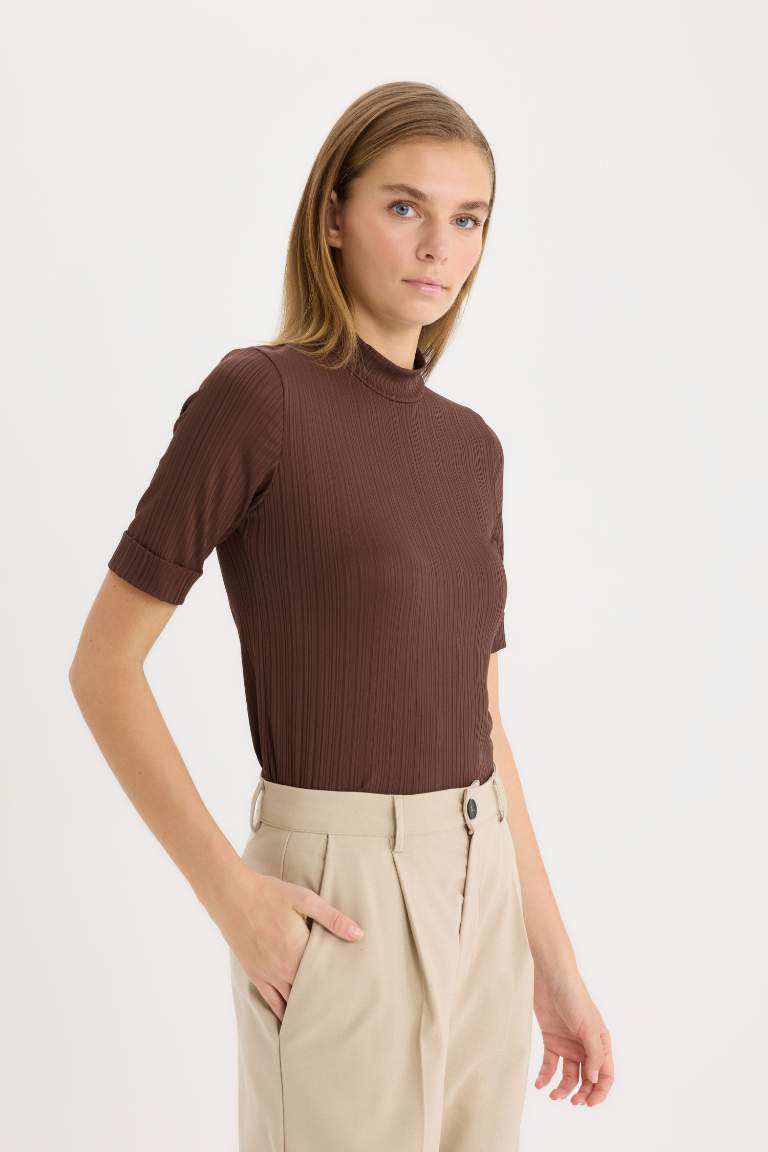 Regular Fit Half Turtleneck Camisole Short Sleeve T-Shirt