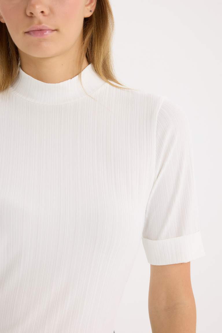 Regular Fit Half Turtleneck Camisole Short Sleeve T-Shirt