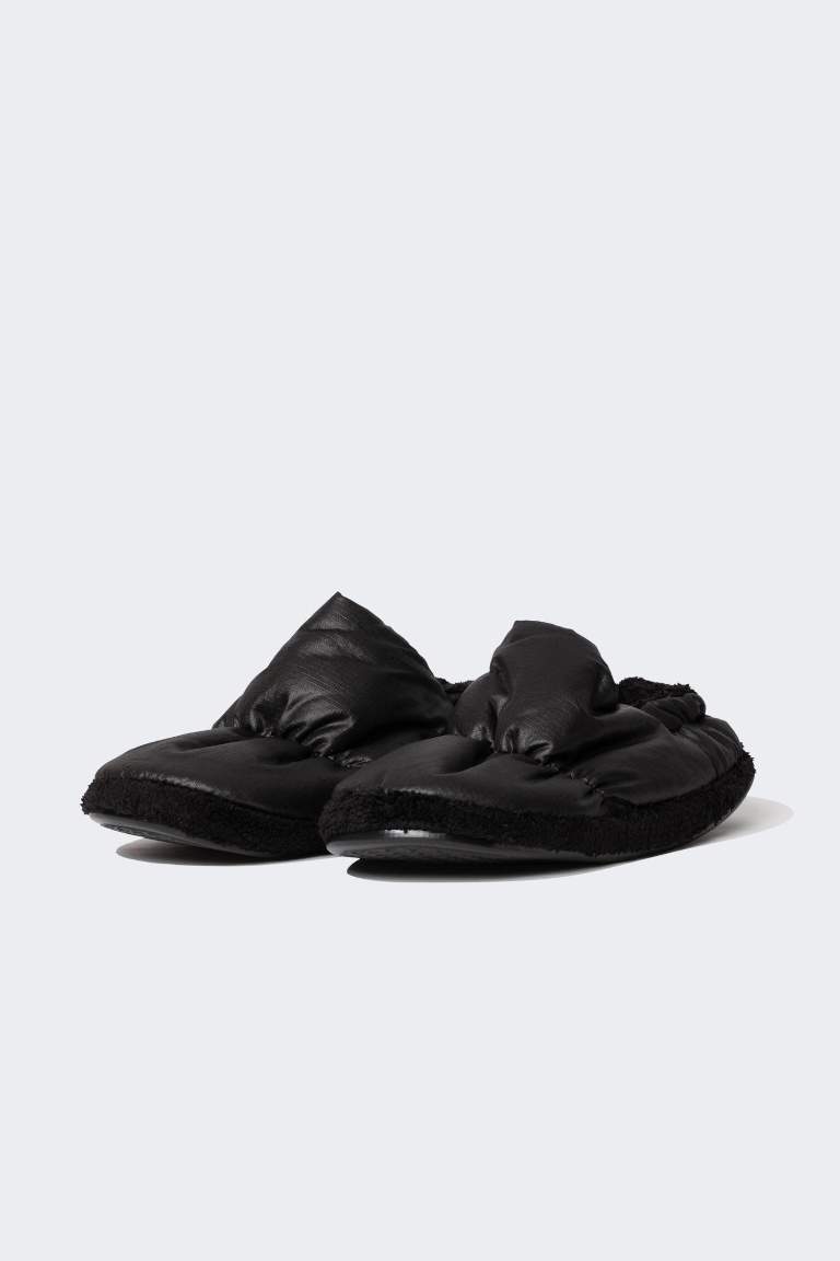 Man Flat Sole Slipper