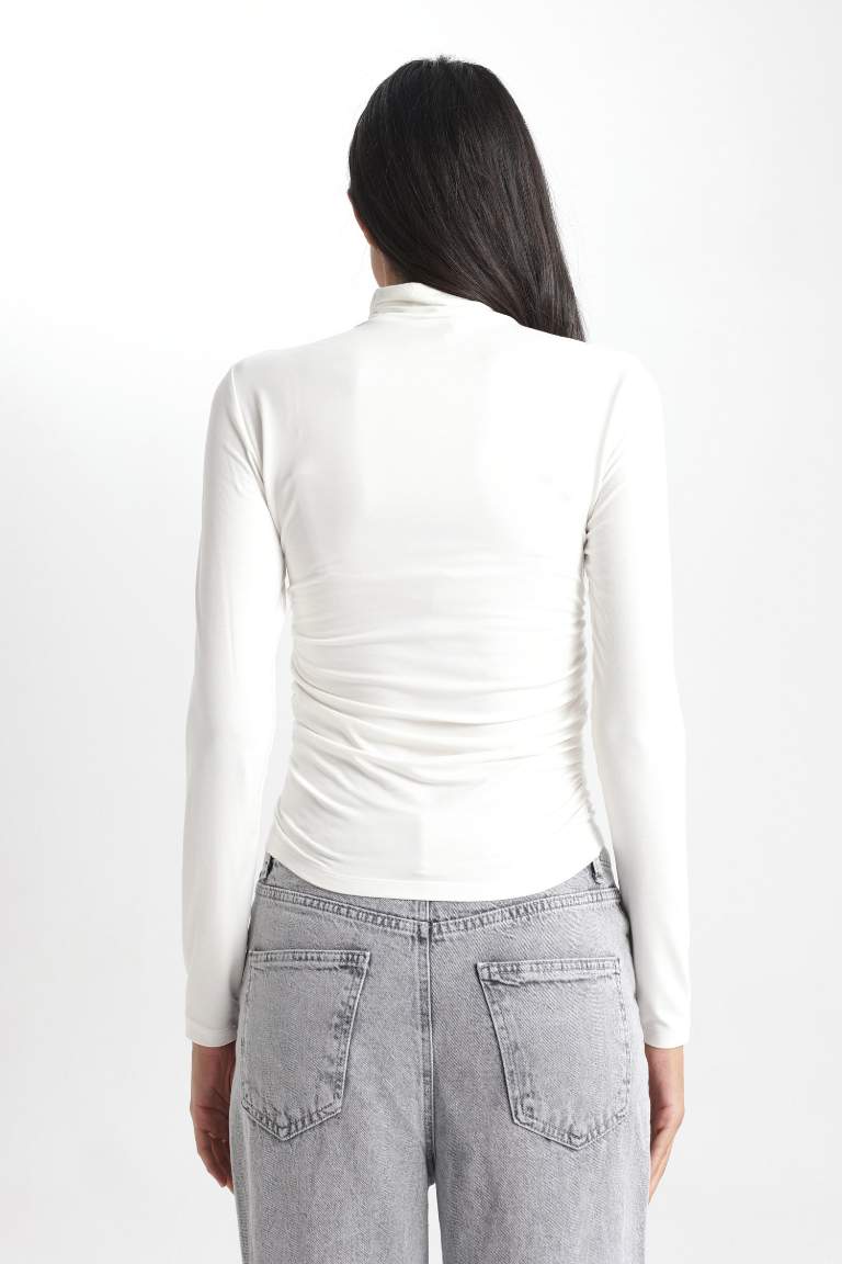 Slim Fit Dar Kesim Yarım Balıkçı Yaka Uzun Kollu Tişört