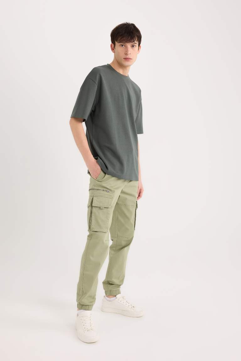 Pantalon jogging cargo en gabardine avec poches