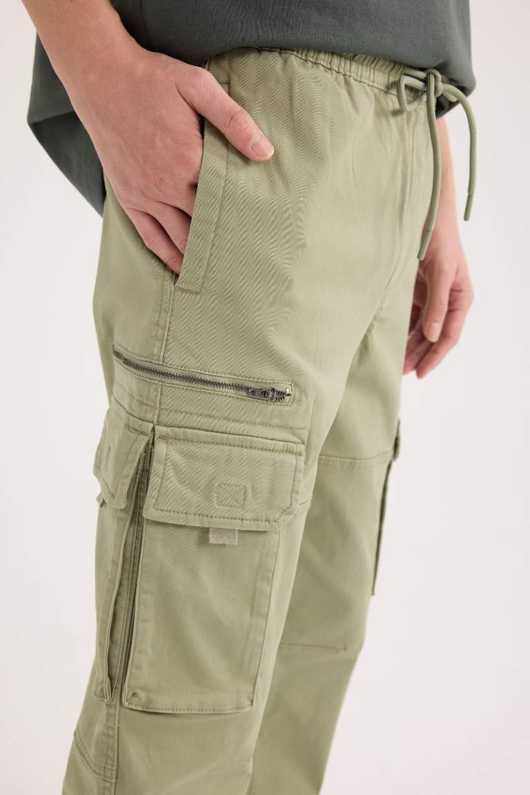 Pantalon jogging cargo en gabardine avec poches