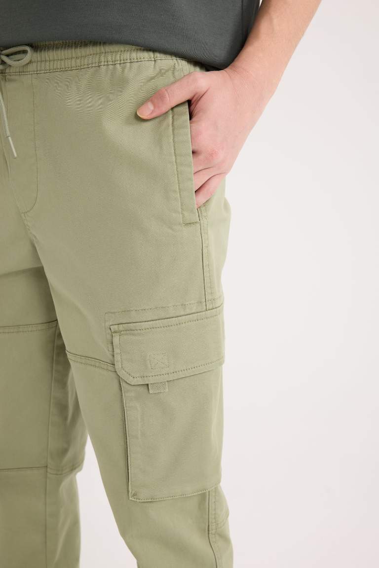 Pantalon jogging cargo en gabardine avec poches