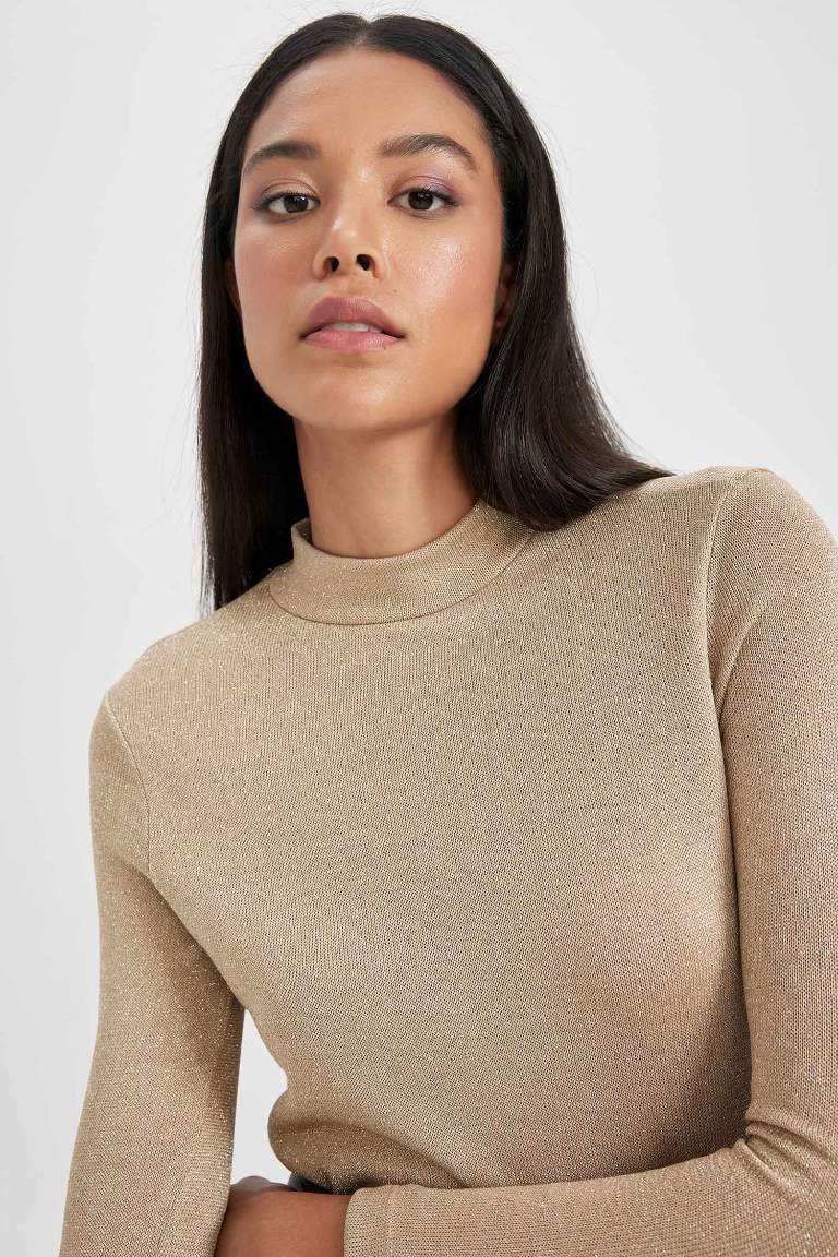 Slim Fit Turtleneck Glittery Fabric T-Shirt