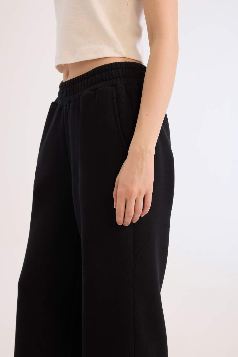 Elastic Waist Wide Leg Sweatpants