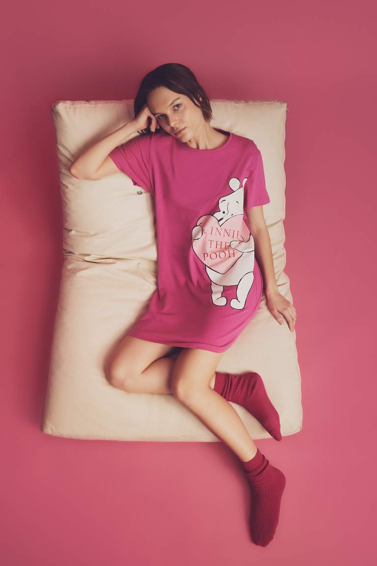 Fall in Love Disney Winnie The Pooh Bisiklet Yaka Kısa Kollu Gecelik