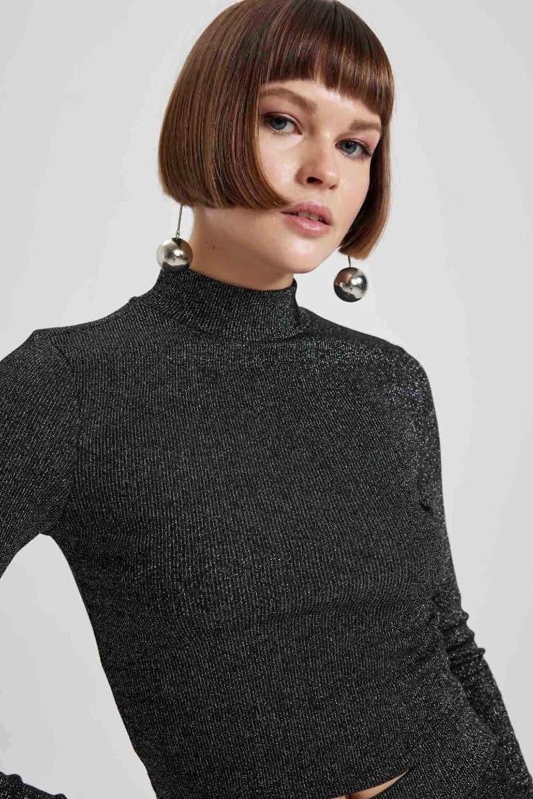 Slim Fit Half Turtleneck Glittery Fabric T-Shirt