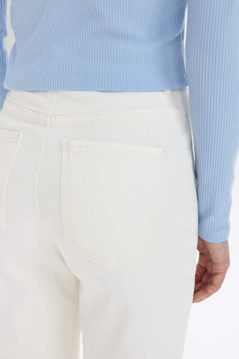 Pantalon jean blanc à Taille Haute et à Longueur de Cheville