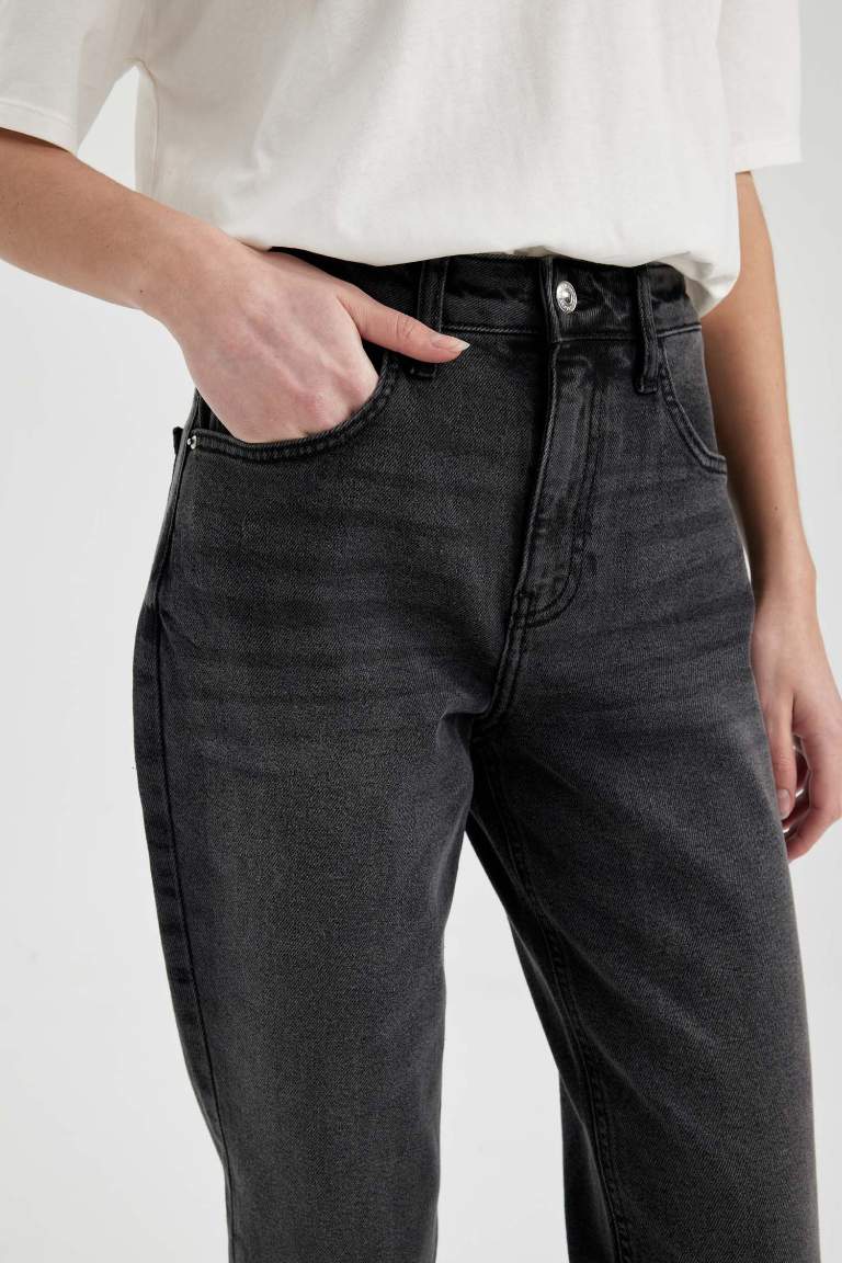 Comfort Mom Fit High Waist Relaxed Leg Jeans