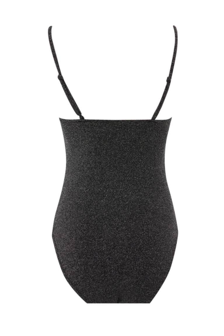 مايوه قصة عادية من Fall in Love