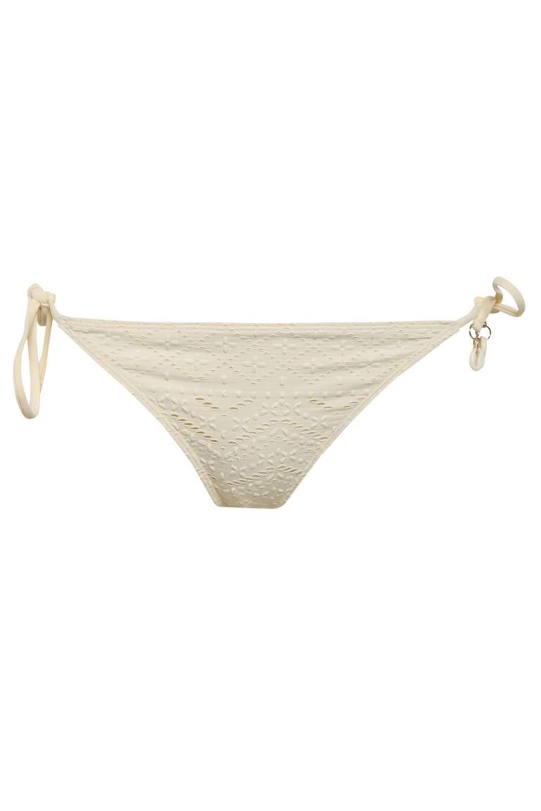Regular Fit Nakışlı Brode Bikini Altı-Fall in Love