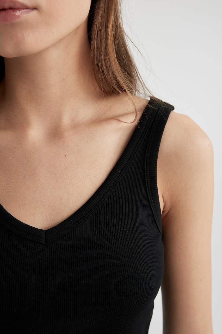 Fitted V-Neck Ribbed Camisole Crop Top