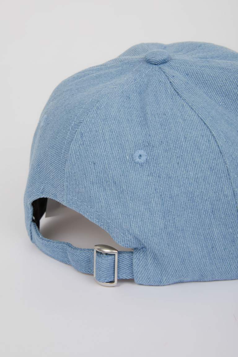 Casquette en jean brodé pour femme