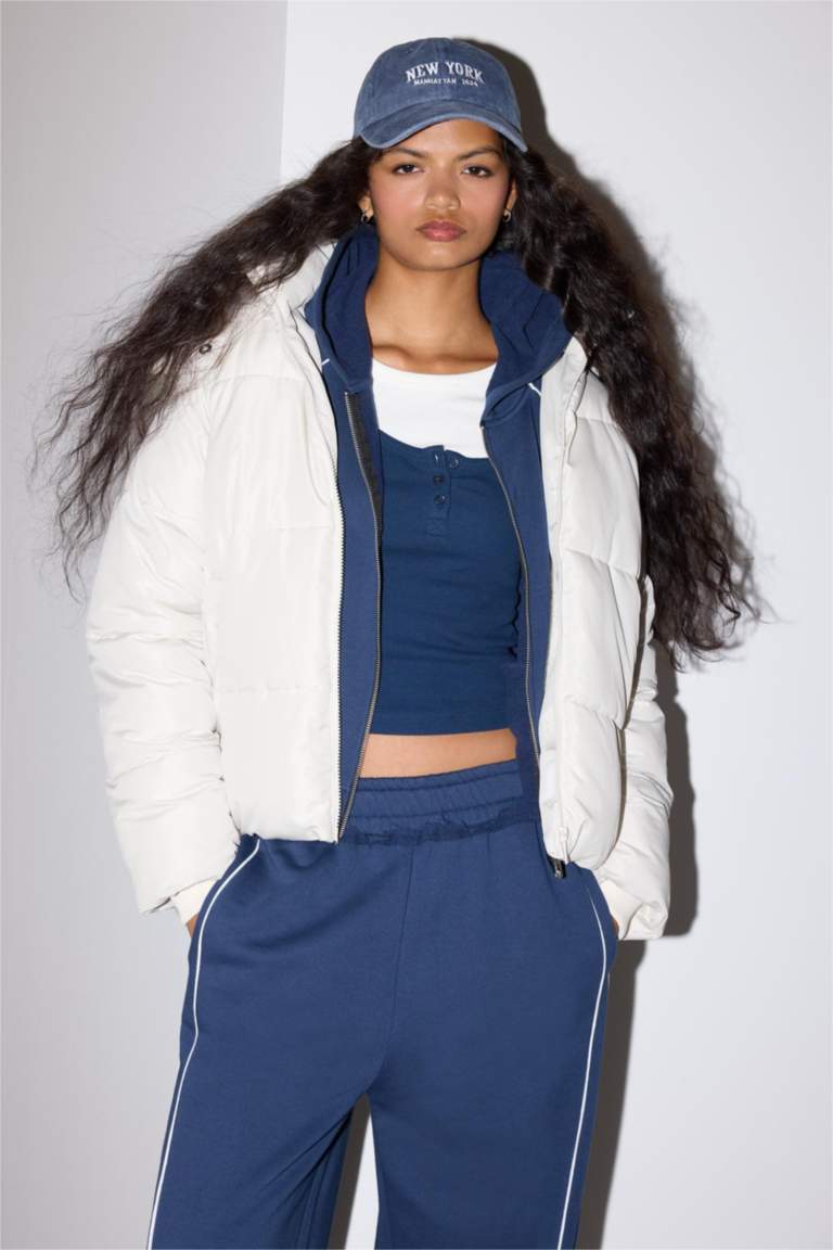 Casquette en jean brodée pour femme