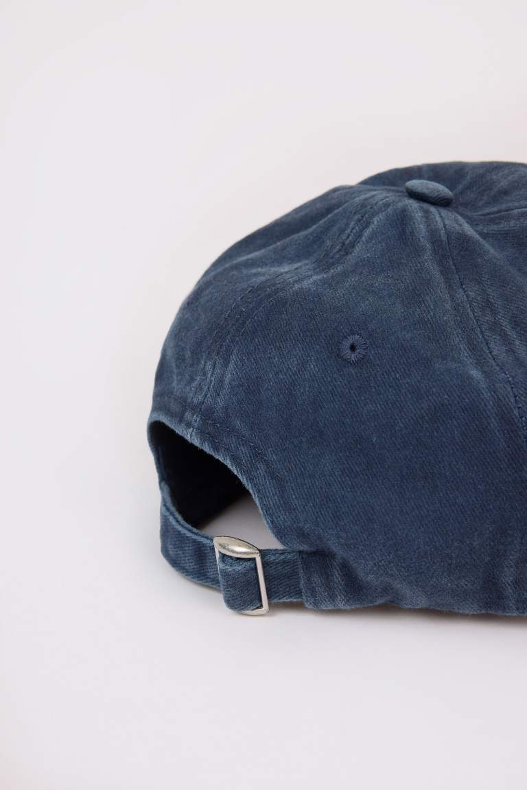 Casquette en jean brodée pour femme