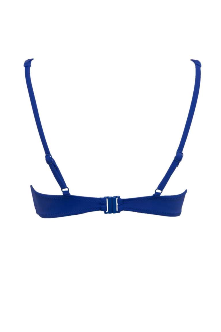 بيكيني توب قصة عادية من Fall In Love