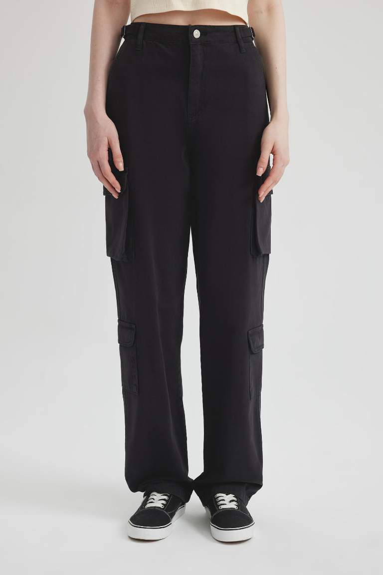 Straight Fit Cargo pants