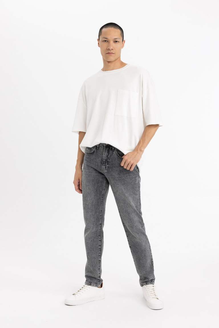 Slim Fit Normal Waist Tapered Leg Jeans