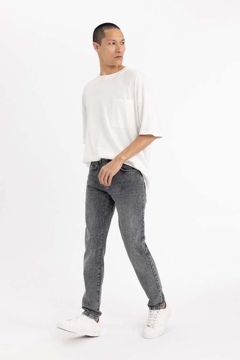 Slim Fit Normal Waist Tapered Leg Jeans