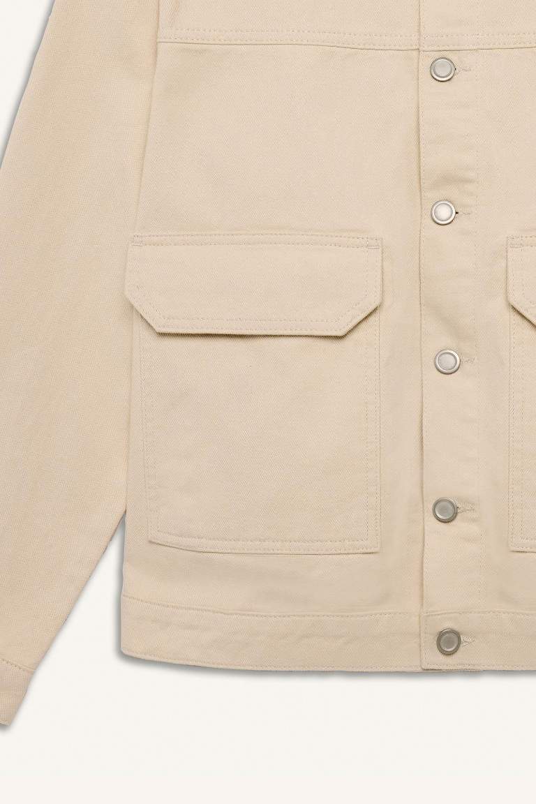 Veste en jean slim boutonnée avec poches