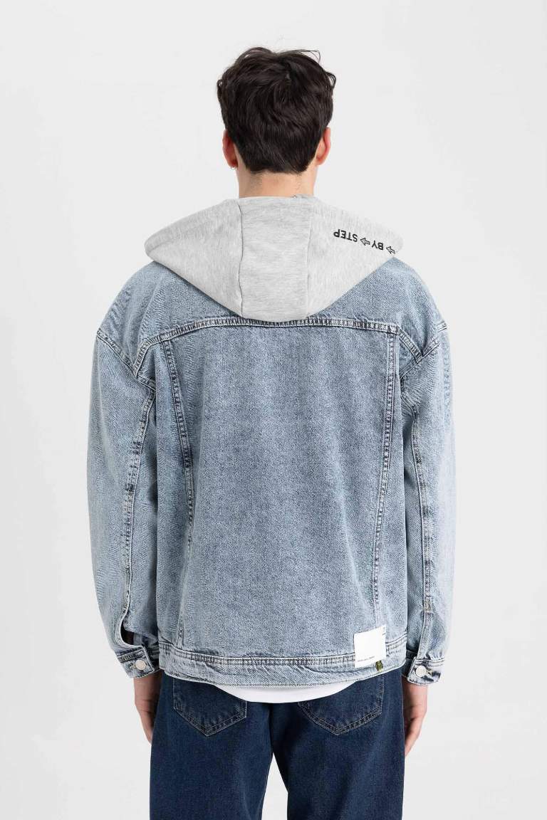 Veste en jean à capuche, coupe oversize