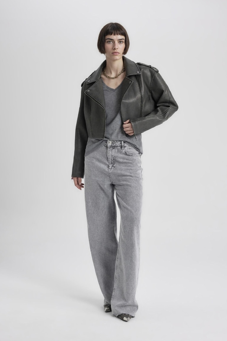 جاكيت جلد صناعي قصة عادية