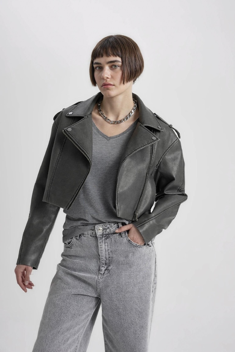 جاكيت جلد صناعي قصة عادية