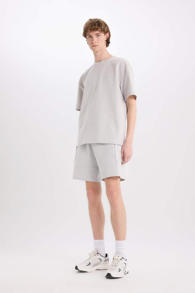 Шорты slim fit с прямыми штанинами и базовым дизайном
